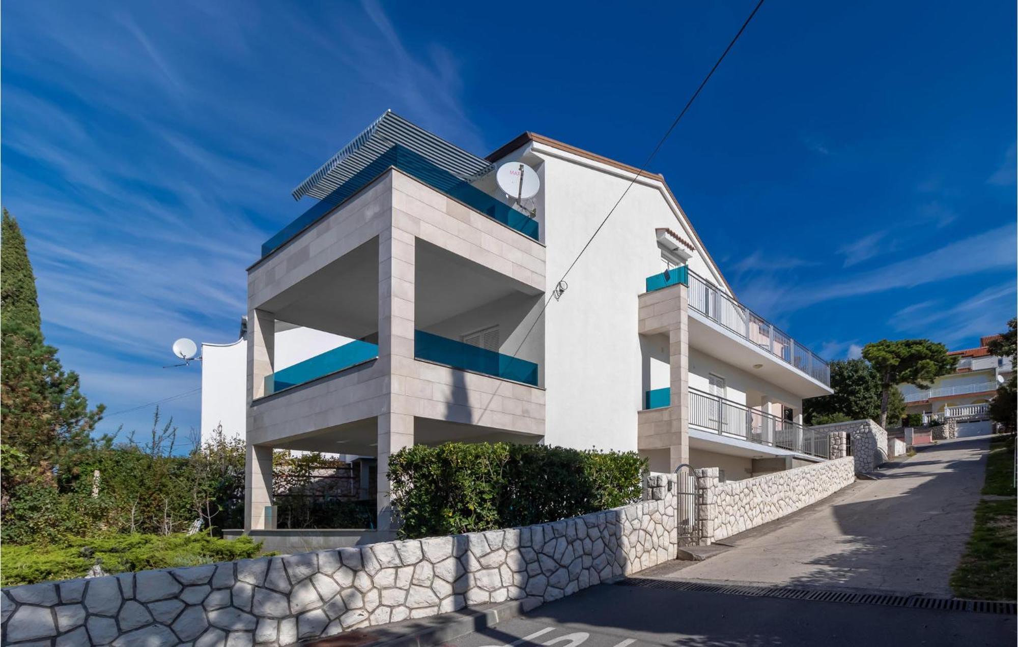 Stunning Apartment In Dramalj With House Sea View Exterior photo